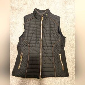 YMI Ladies Size Large Vest Black Brown Gold Hardware Zipper Pockets Fuzzy Lining